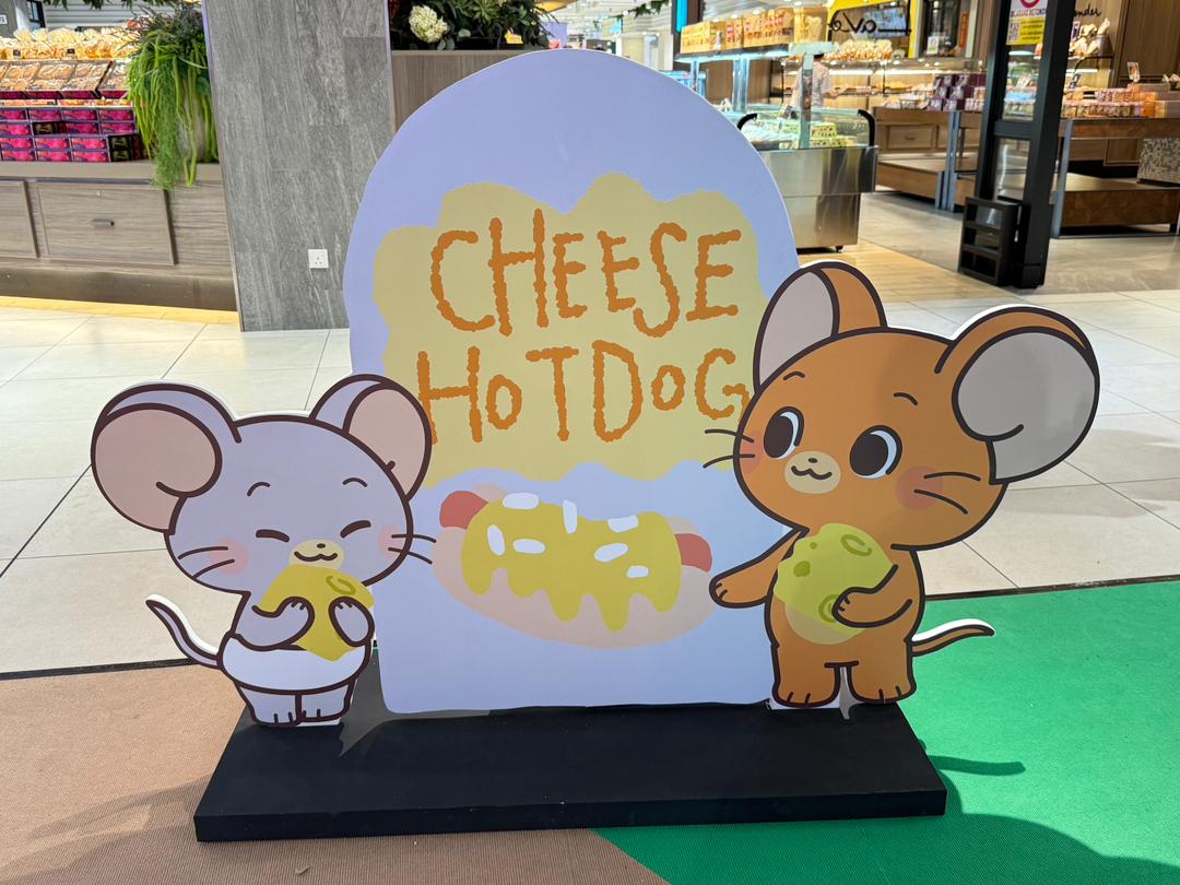 Vibrant entrance to the Tom & Jerry Gokko event, showcasing colorful decorations and character imagery.