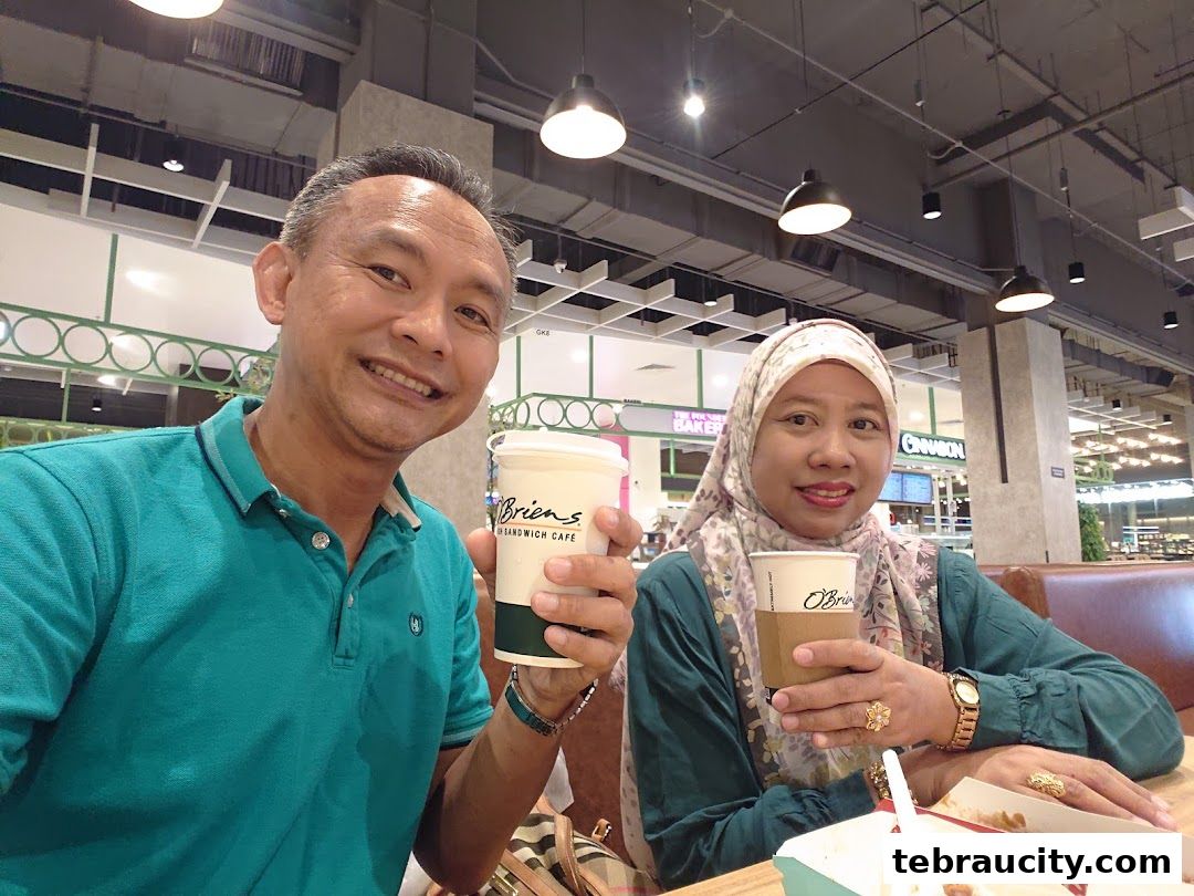 A couple enjoys drinks at O'Brien's Sandwich Cafe in a mall.