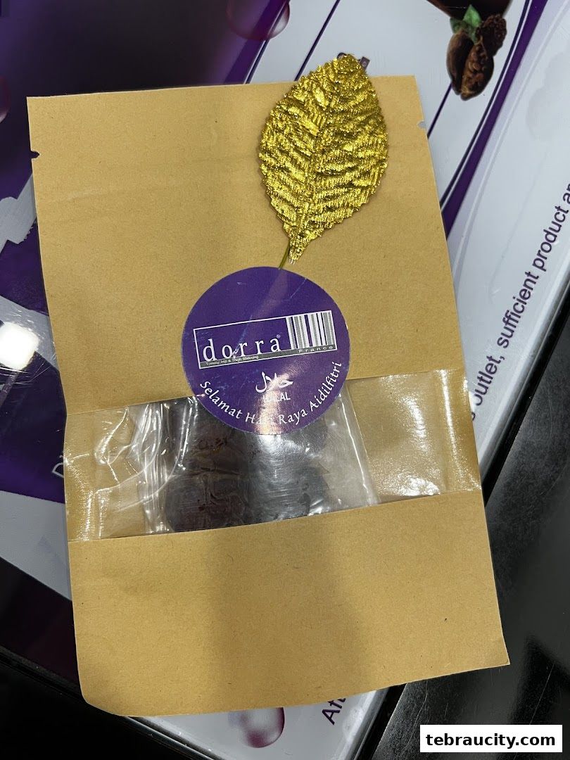 A packaged product from Dorra Slimming with a golden leaf accent and a 'Selamat Hari Raya Aidilfitri' sticker.