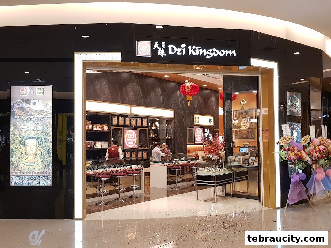 The entrance of Dzi Kingdom shop, showcasing jewelry and decorative items with staff inside.