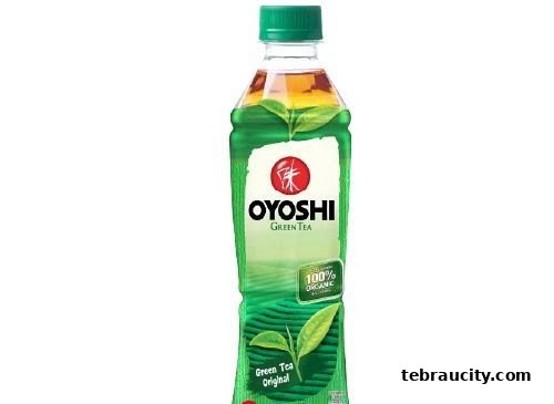 A bottle of Oyoshi Green Tea Original, featuring 100% organic ingredients.