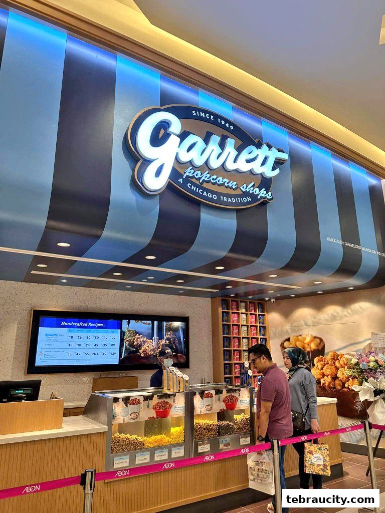 Garrett Popcorn Shops storefront with customers ordering popcorn.