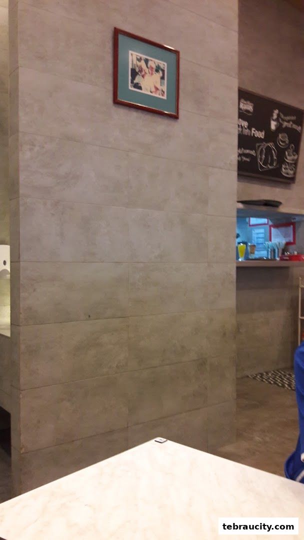 Interior shot of a Kenny Rogers Roasters restaurant with a framed picture on the wall.