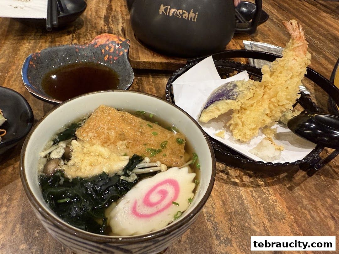 A close-up of Japanese udon soup and tempura served at Kinsahi.