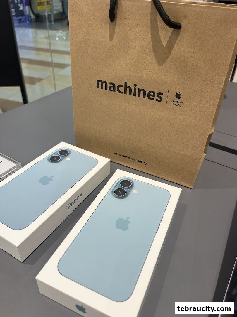 Two light blue iPhones in their boxes are displayed next to a Machines Apple Premium Reseller shopping bag.