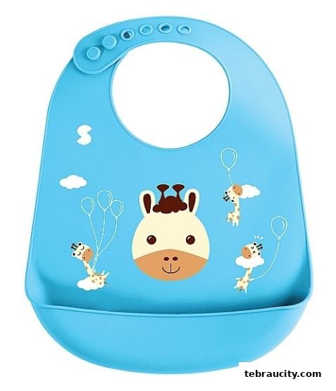 A light blue baby bib with a cute giraffe design and adjustable snaps.