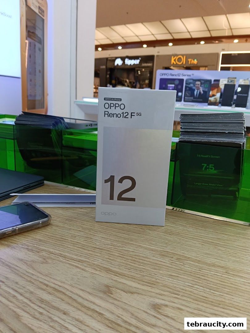 A display of an OPPO Reno12 F 5G phone box and other promotional materials.