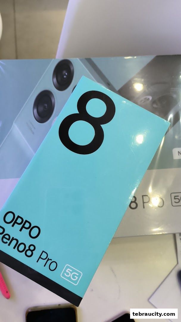 Close-up of an OPPO Reno8 Pro 5G phone box with a large number 8.