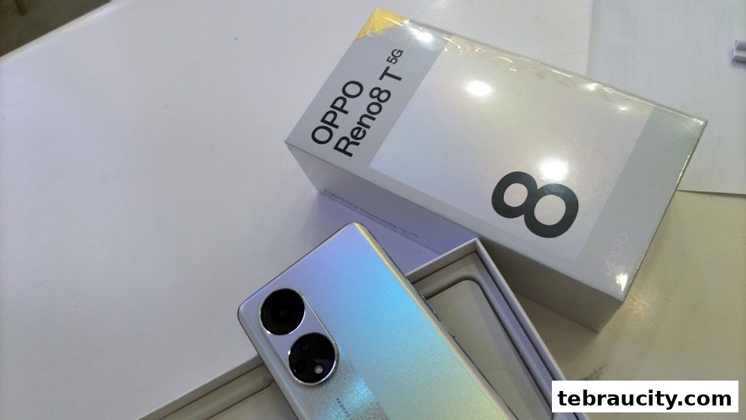 A new OPPO Reno 8 T 5G smartphone and its packaging are displayed.
