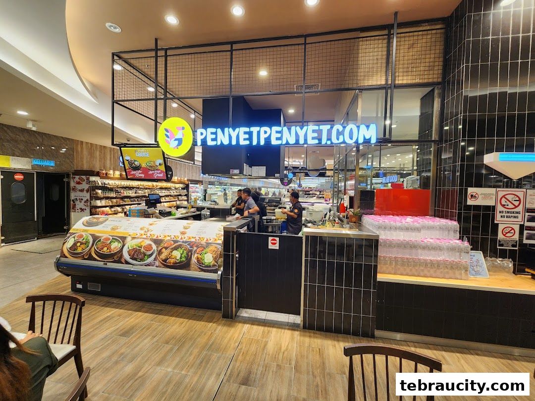 The PenyetPenyet shop front displays a variety of Indonesian dishes and drinks.