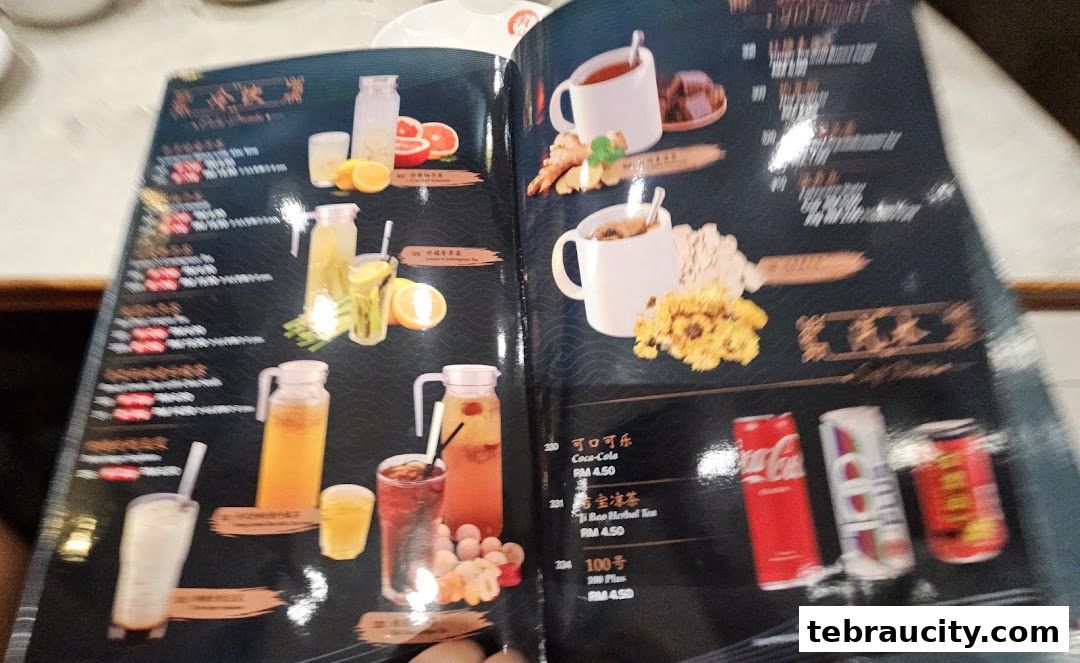A menu from Restaurant Chao Shan Aeon Tebrau showcasing various beverages with prices.