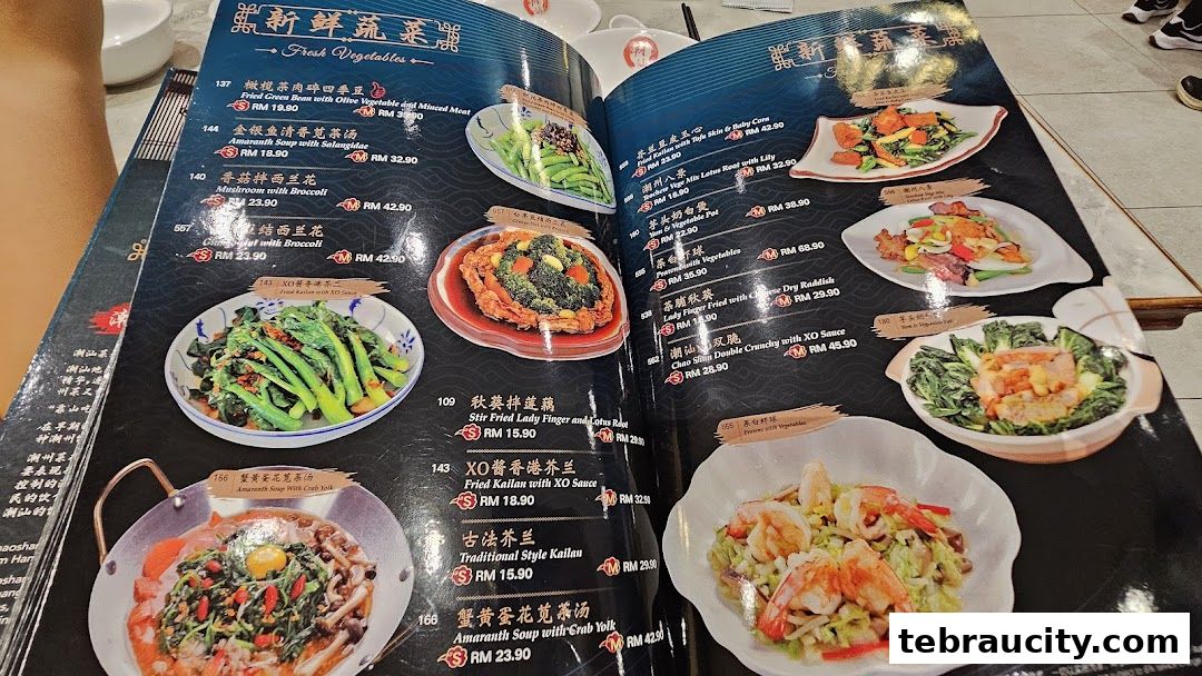 A menu from Restaurant Chao Shan Aeon Tebrau featuring various vegetable dishes with prices.