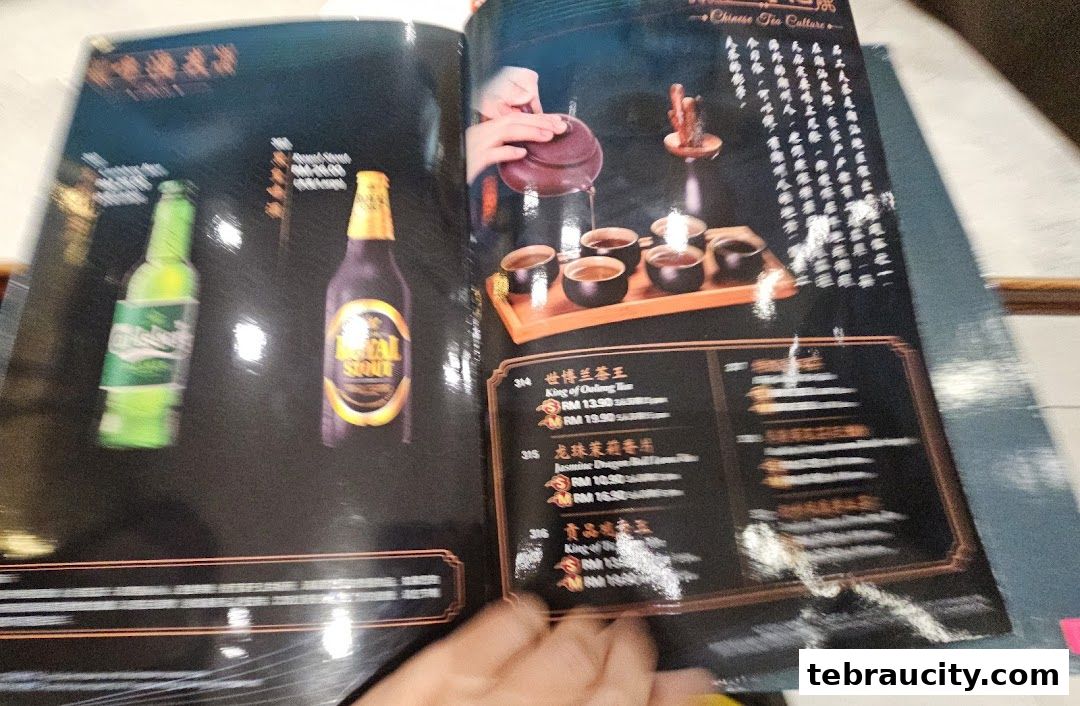 A menu page from Restaurant Chao Shan Aeon Tebrau featuring drinks and tea.