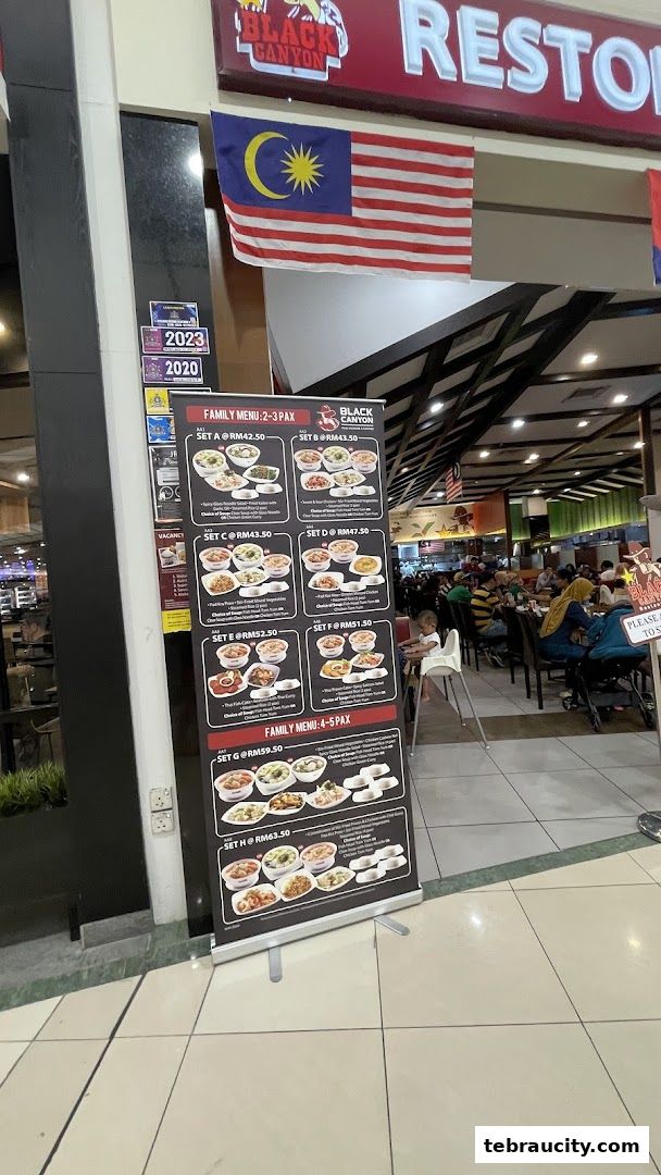 A promotional banner displays family meal sets for a restaurant called Black Canyon.