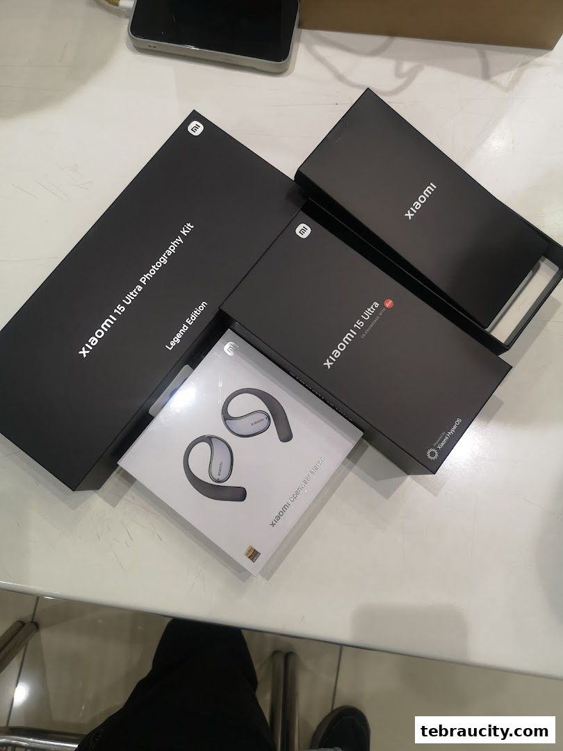 Xiaomi 15 Ultra Photography Kit, Legend Edition, and Xiaomi OpenWear Earbuds are displayed.
