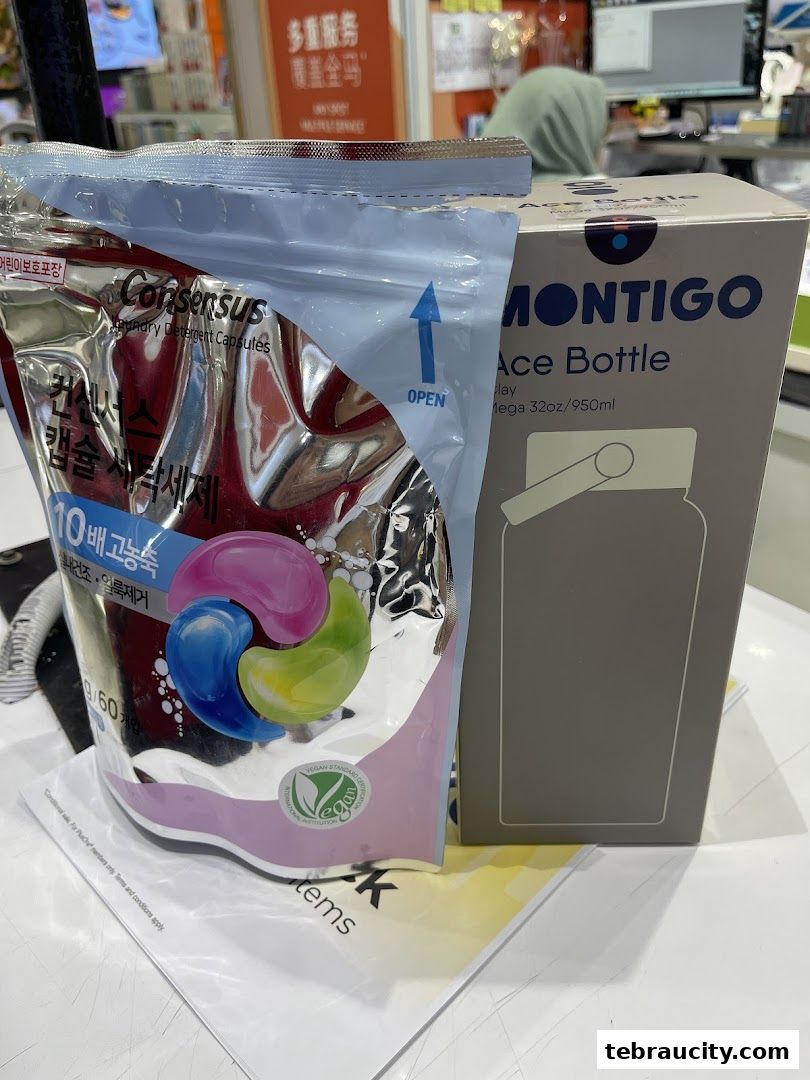 A package of laundry detergent capsules and a Montigo Ace Bottle are displayed.