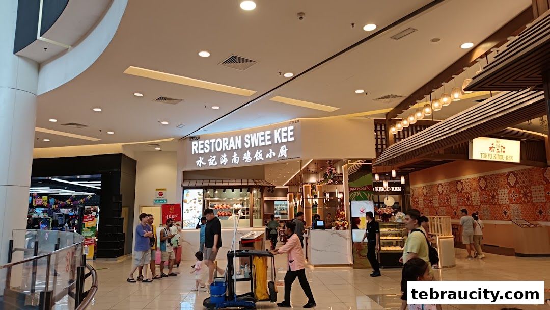 A view of the Restoran Swee Kee and Tokyo Kibou-Ken shops in a mall.