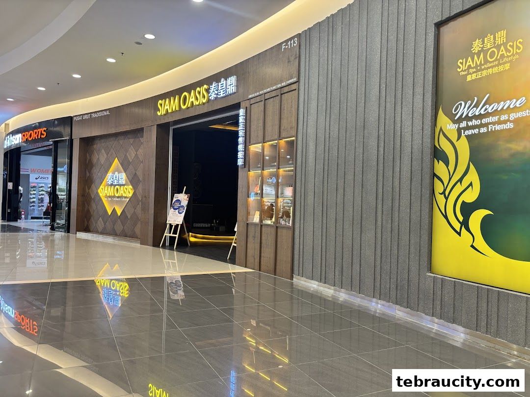 The entrance of Siam Oasis, a Thai spa and wellness center, located in AEON Mall Tebrau City.