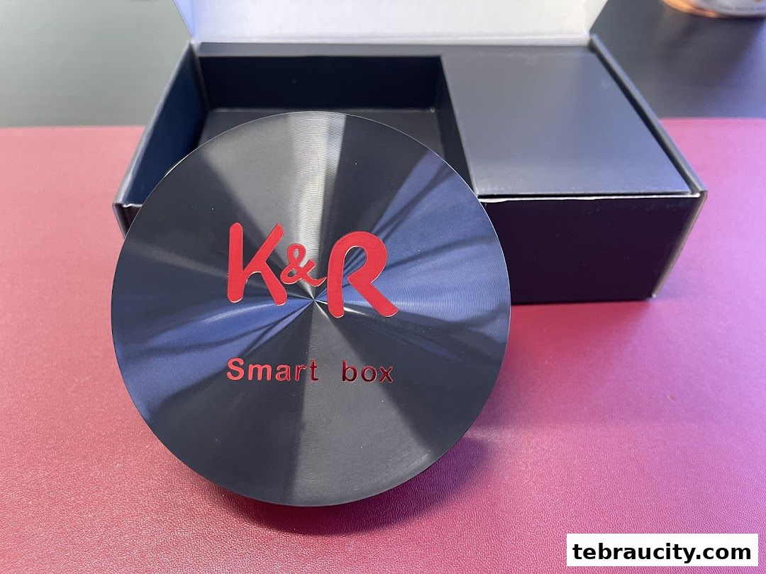 A black box with a circular lid featuring the 'K&R Smart box' logo.