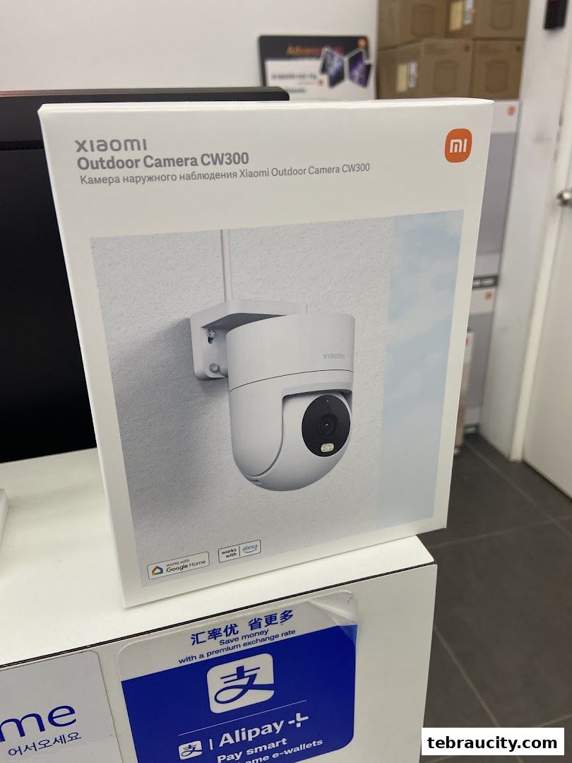 A Xiaomi Outdoor Camera CW300 product box is displayed on a white counter.