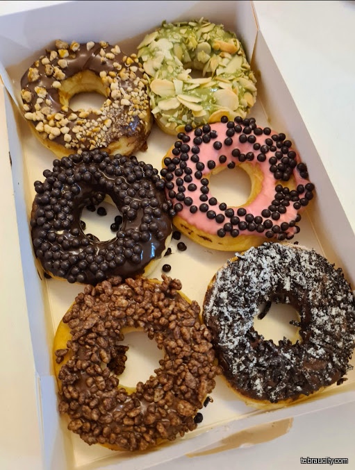 J.Co Donuts & Coffee
