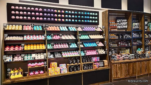 Lush Fresh Cosmetic Aeon Tebrau