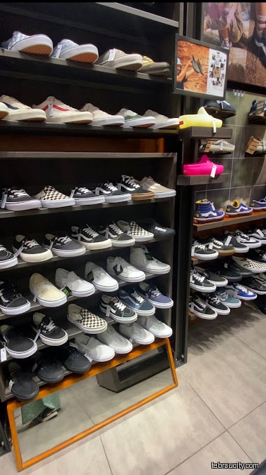 VANS TEBRAU